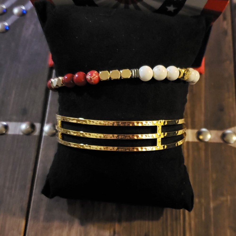 Patriotic Cuff Set In Box - Picture 2 of 4